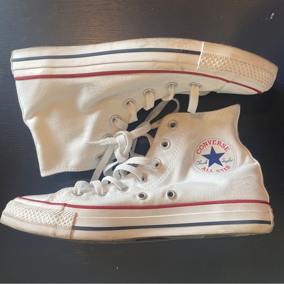 Converse , Men’s Size 6 white high top w box.